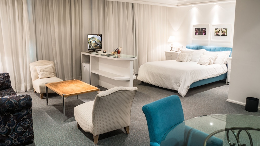 Suite - Photo 4