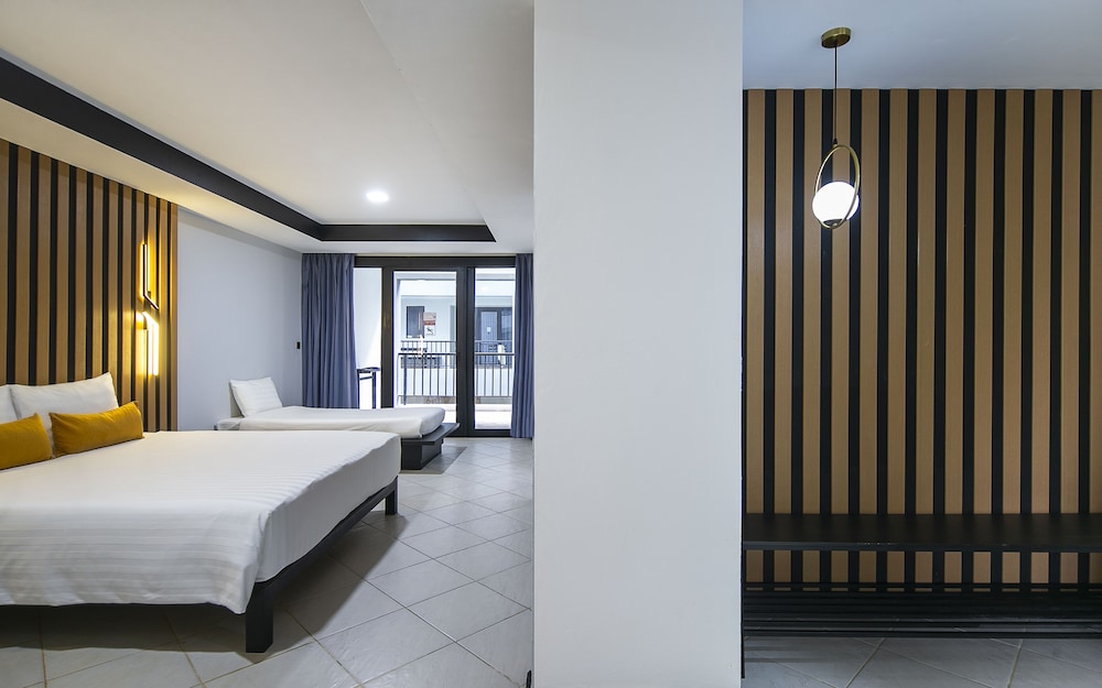 Deluxe Room, Pool Access - Photo 13