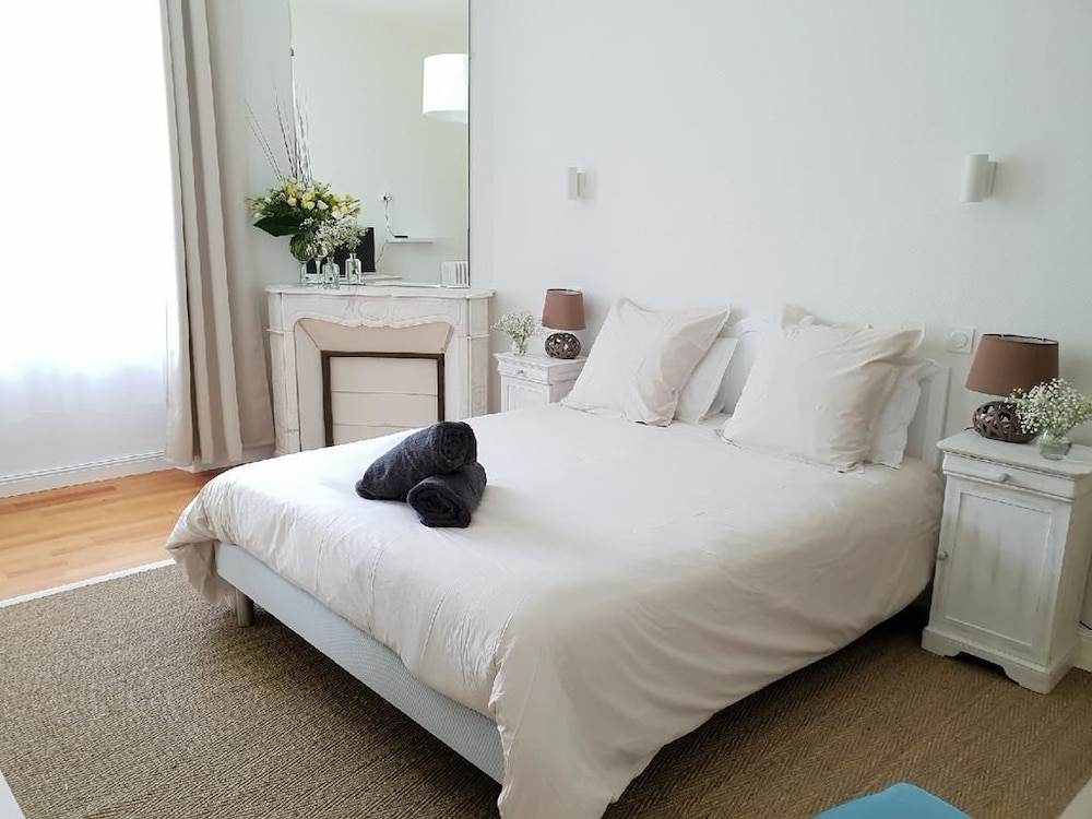 Double Room, Pool View (Lillet)