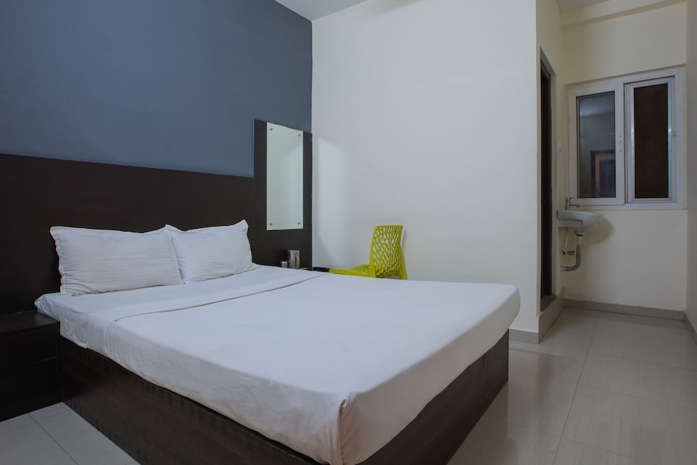 Deluxe Double Room, 1 King Bed, Accessible, Smoking photo 3