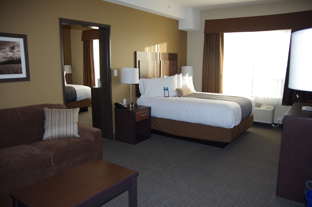 Suite, Multiple Beds, Non Smoking, Refrigerator & Microwave photo 1