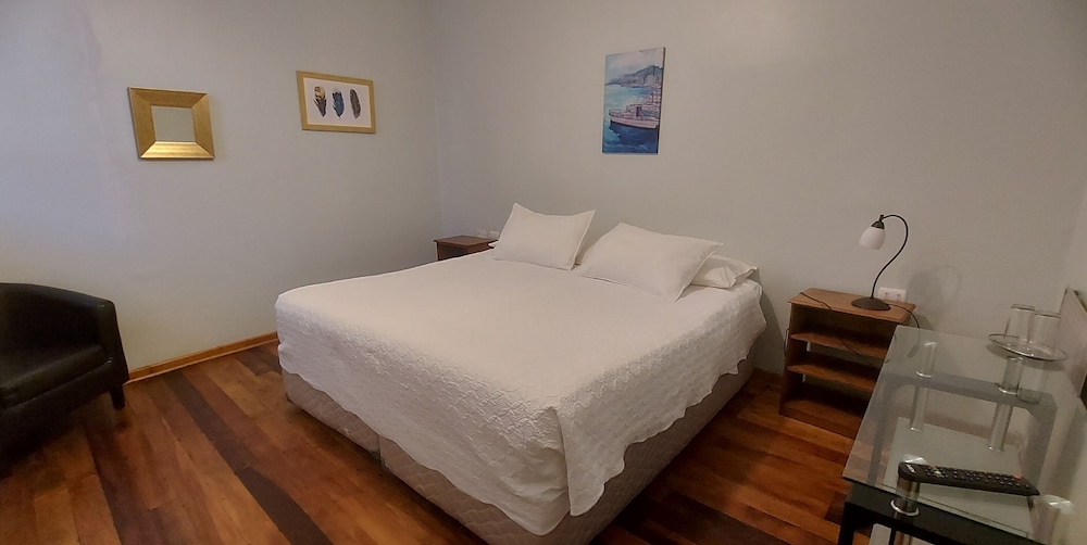 Double or Twin Room, 1 Bedroom, Shared Bathroom photo 3