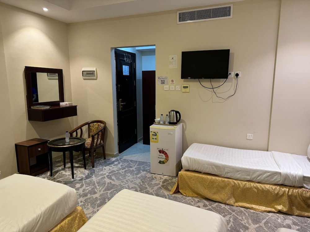 Deluxe Triple Room, City View photo 3