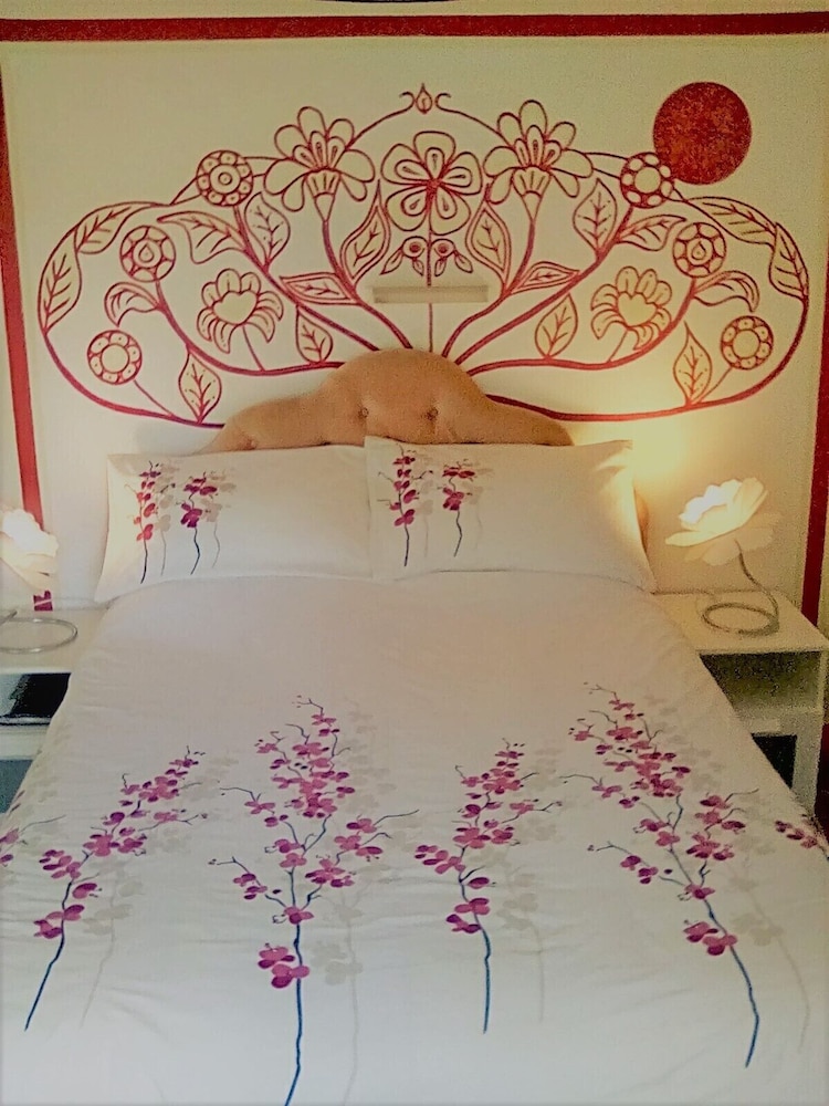 Double or Twin Room, Ensuite - Photo 1