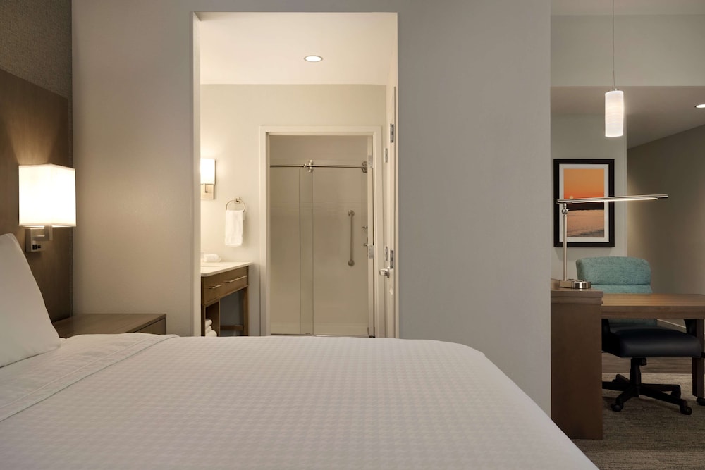 Suite, 1 King Bed, Accessible, Non Smoking (Hearing) photo 2