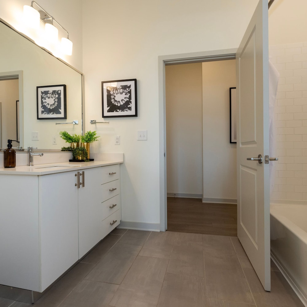 Modern Nulu 2BR Cozysuites 04, Billede 4