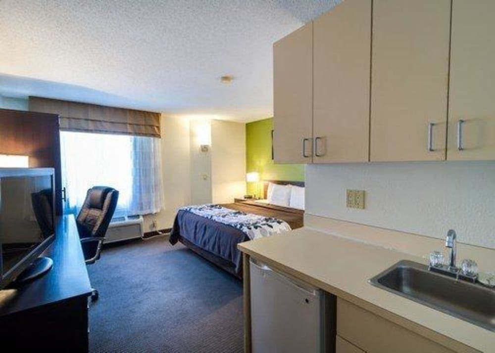 Suite, 1 King Bed, Non Smoking, Jetted Tub photo 3
