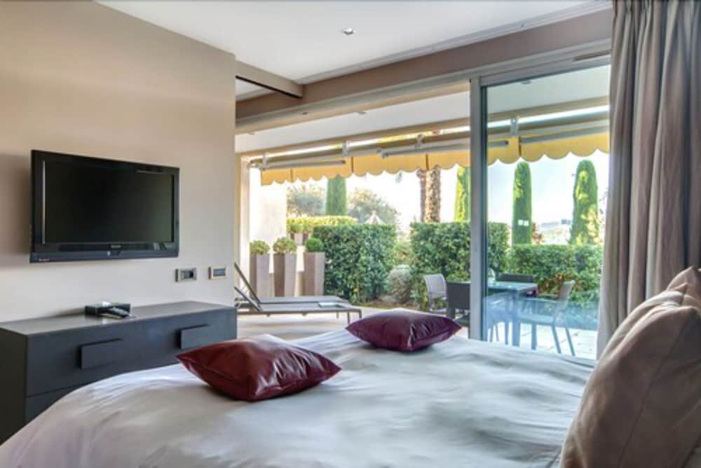 Suite - Photo 3