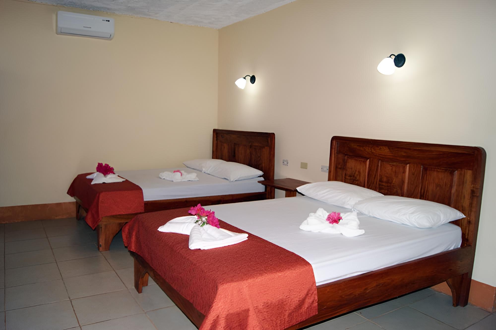 Quadruple Room, 2 Double Beds, Non Smoking photo 3