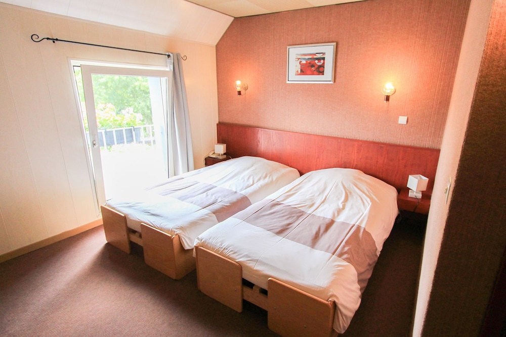 Twin Room, 2 Twin Beds photo 3