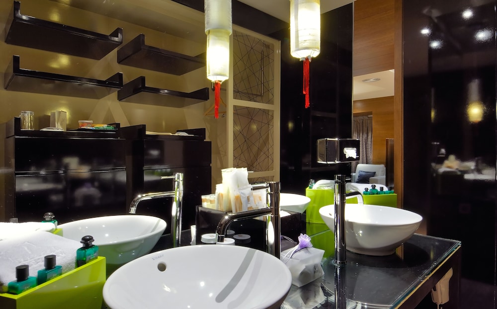 Triple Room thumbnail 6
