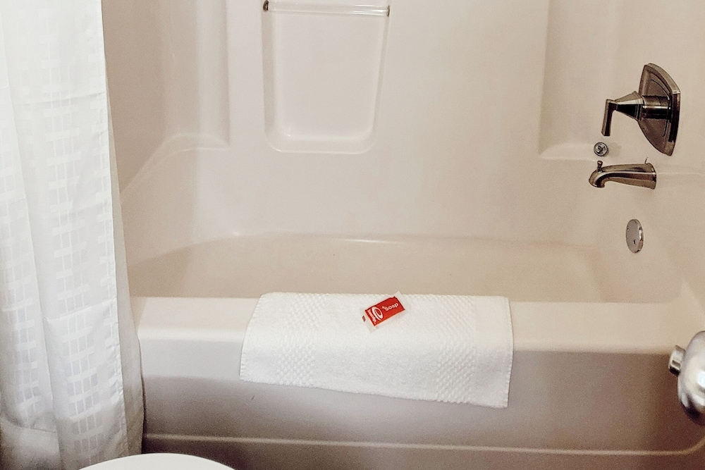 Standard Room, 1 King Bed, Non Smoking - Photo 2