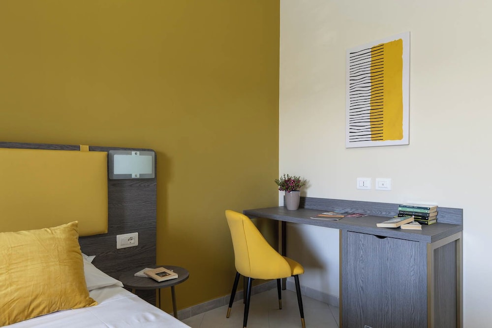 Classic Double or Twin Room, Balcony, Garden View photo 2