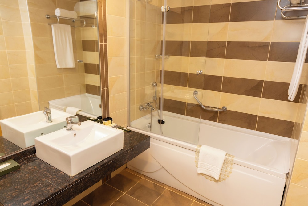 Standard Twin Room - Photo 4