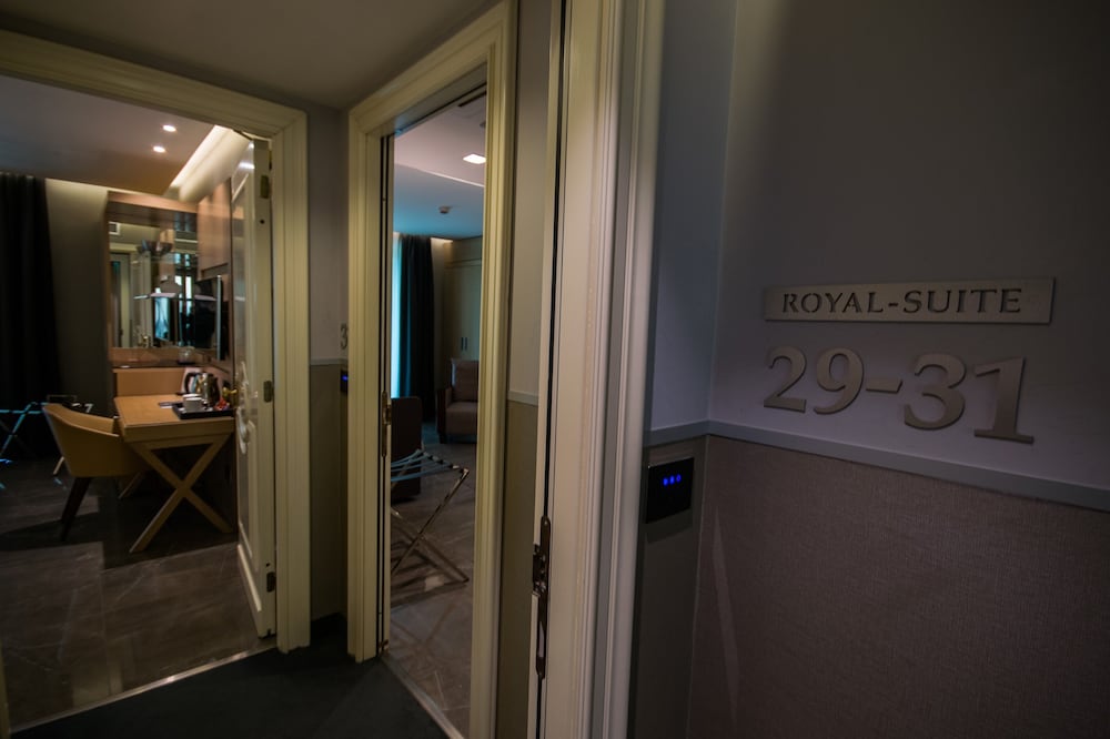 Royal Suite - Photo 3