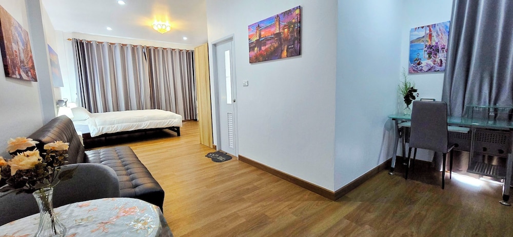 Honeymoon Room, 1 King Bed with Sofa bed, Lake View photo 3
