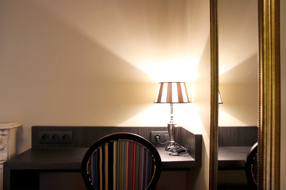 Superior Room, Multiple Beds, Non Smoking (Larger Room) photo 3