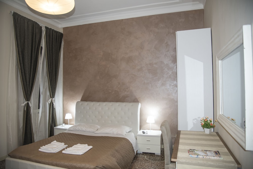 Economy Double Room photo 1