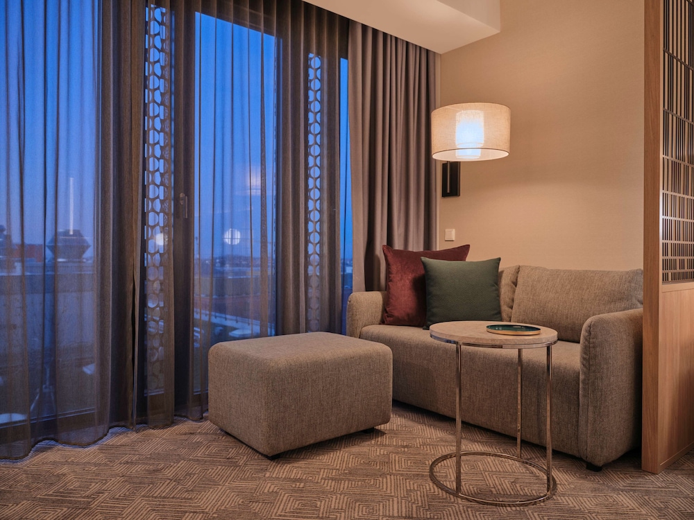 Premier Apartment thumbnail 6