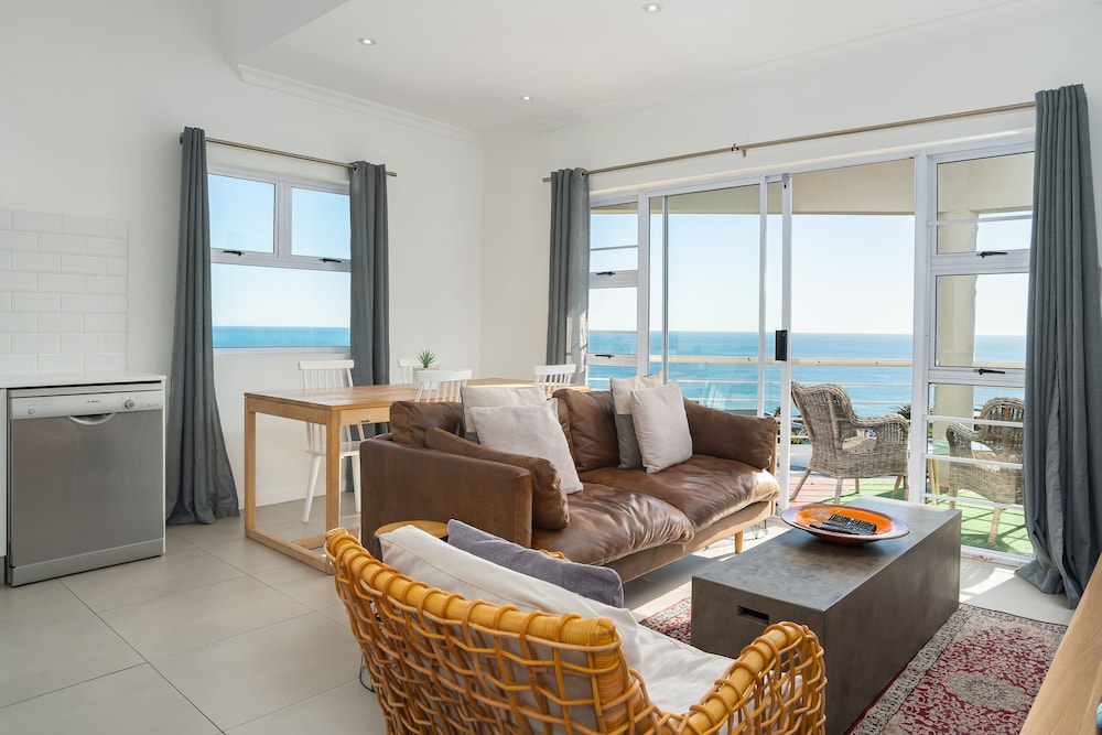 Comfort Apartment, 2 Bedrooms, Balcony, Sea View