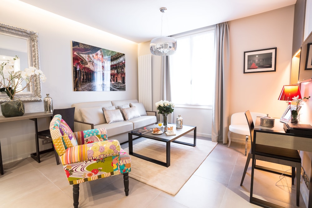 Suite, Annex Building photo 1
