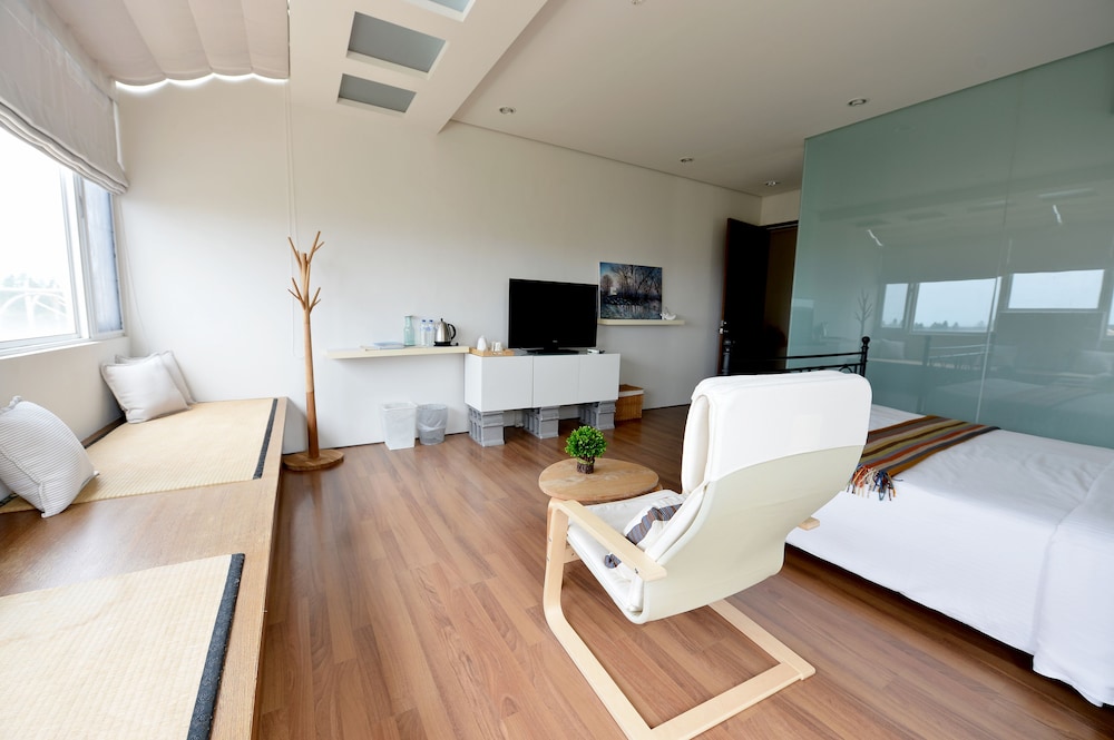 Panoramic Double Room, 1 Double Bed, Ocean View, Beachside photo 3