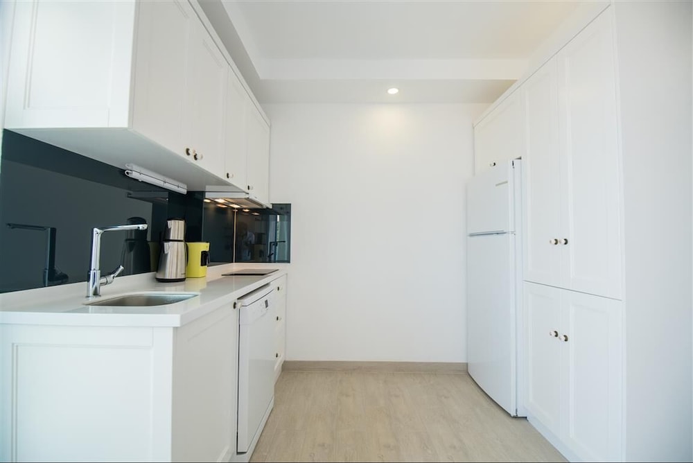 Standard Suite, Sea View - Photo 6