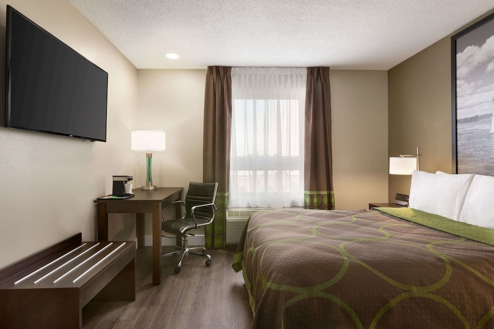 Suite, 1 King Bed, Non Smoking - Photo 1