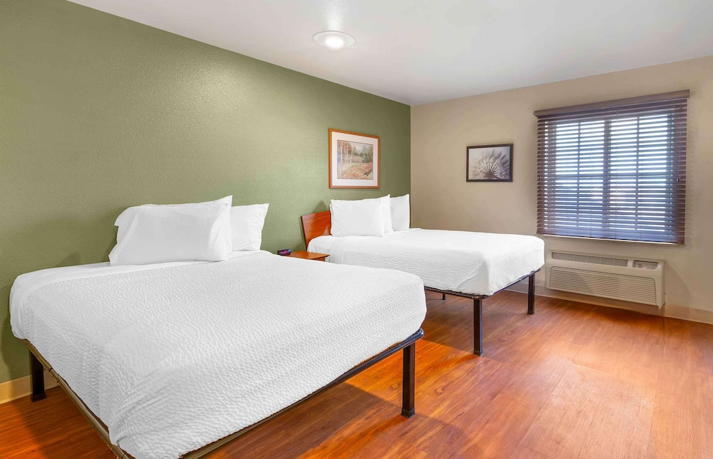 Standard Studio, 2 Queen Beds, Non Smoking, Refrigerator & Microwave photo 1