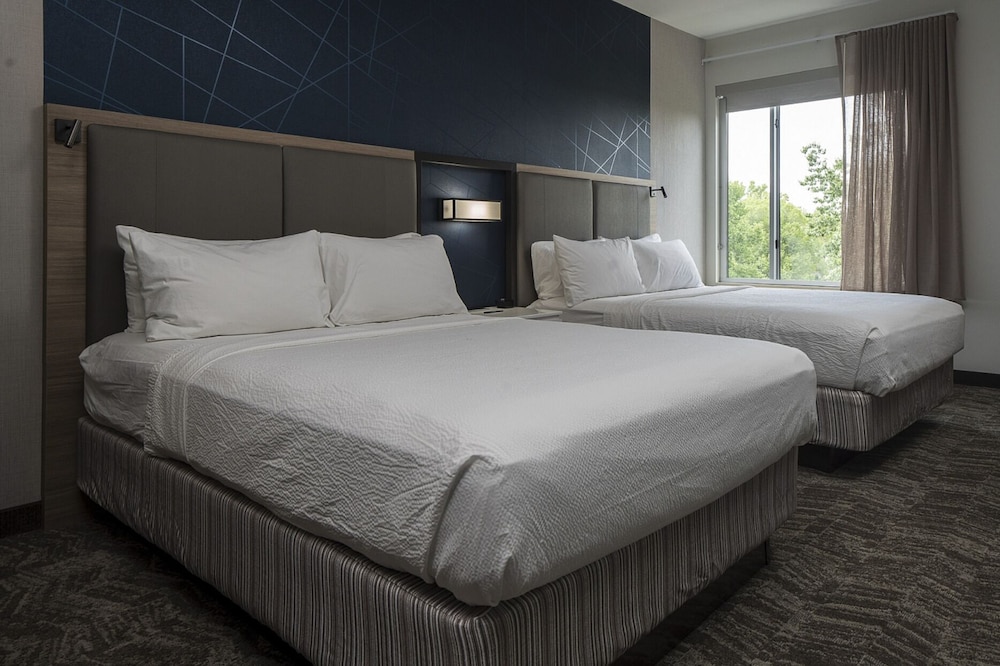 Suite, 2 Queen Beds - Photo 2