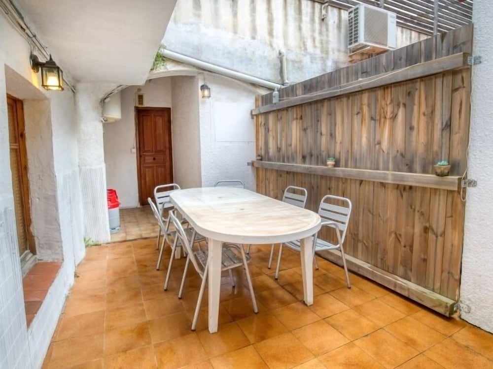 House, 5 Bedrooms photo 2