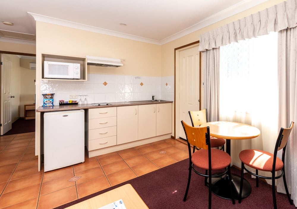 Executive Suite, 1 Bedroom, Non Smoking, Kitchenette photo 2