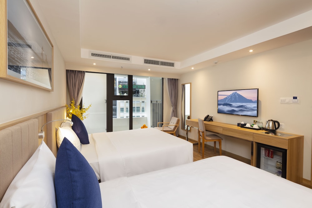 Deluxe Triple Room, Balcony photo 3