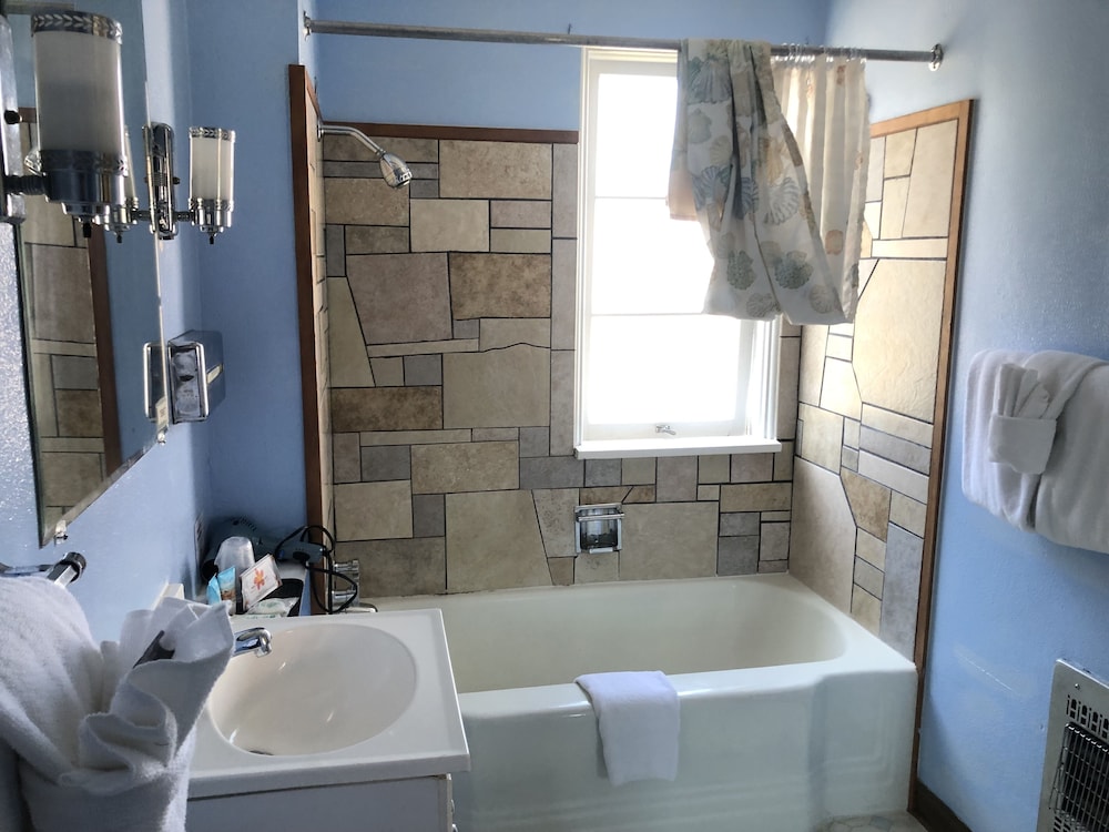 Standard Single Room, 1 King Bed - Photo 13
