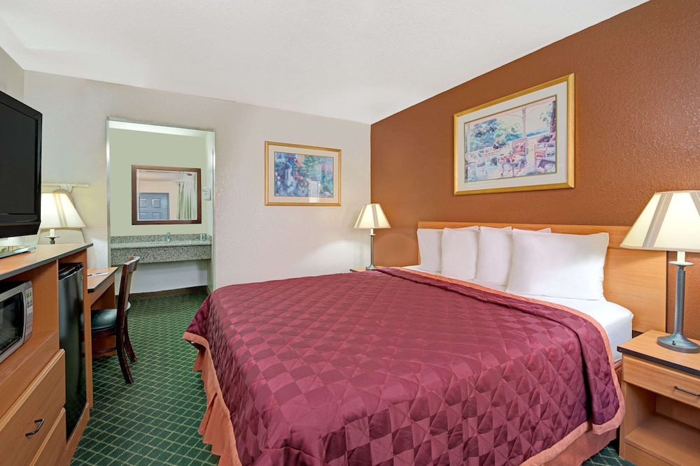 Room, 1 Queen Bed, Non Smoking - Photo 1