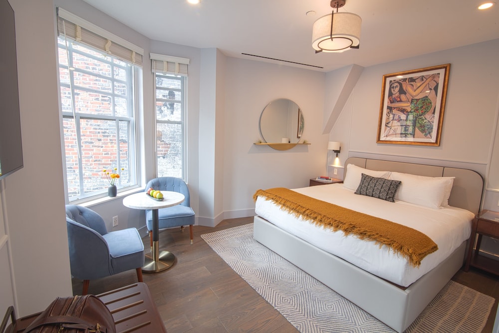 Suite (Parlor, 1 King Bed & Sofa Bed) photo 1