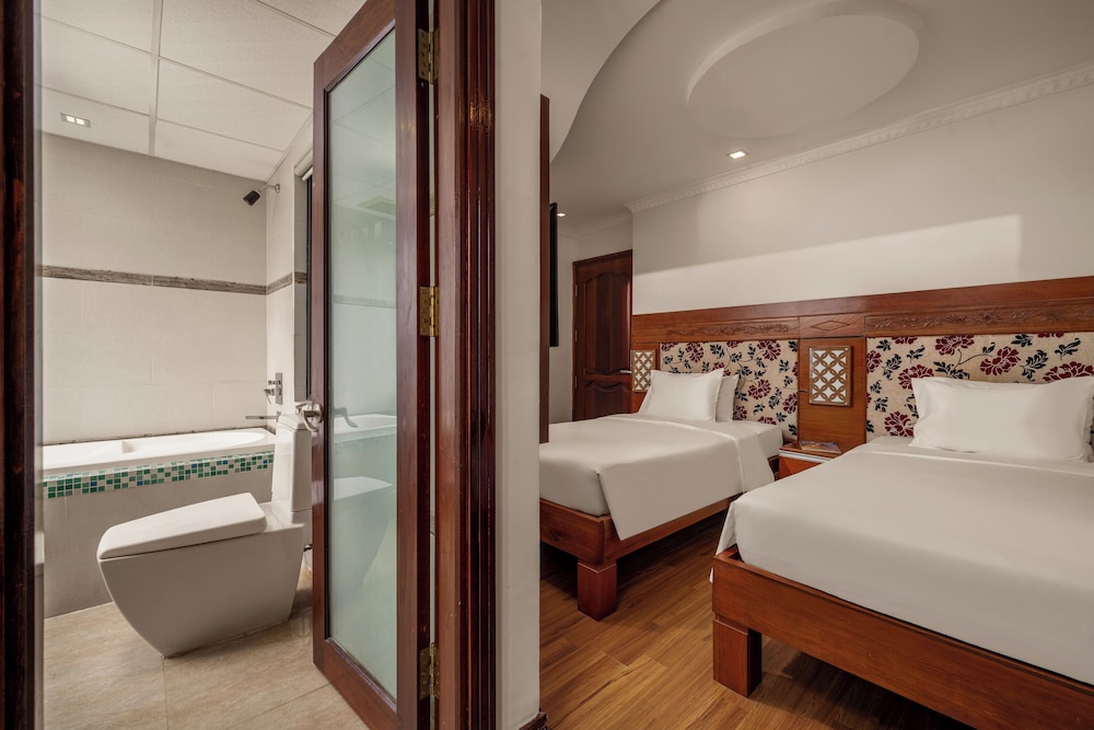 Superior Twin Room, City View
