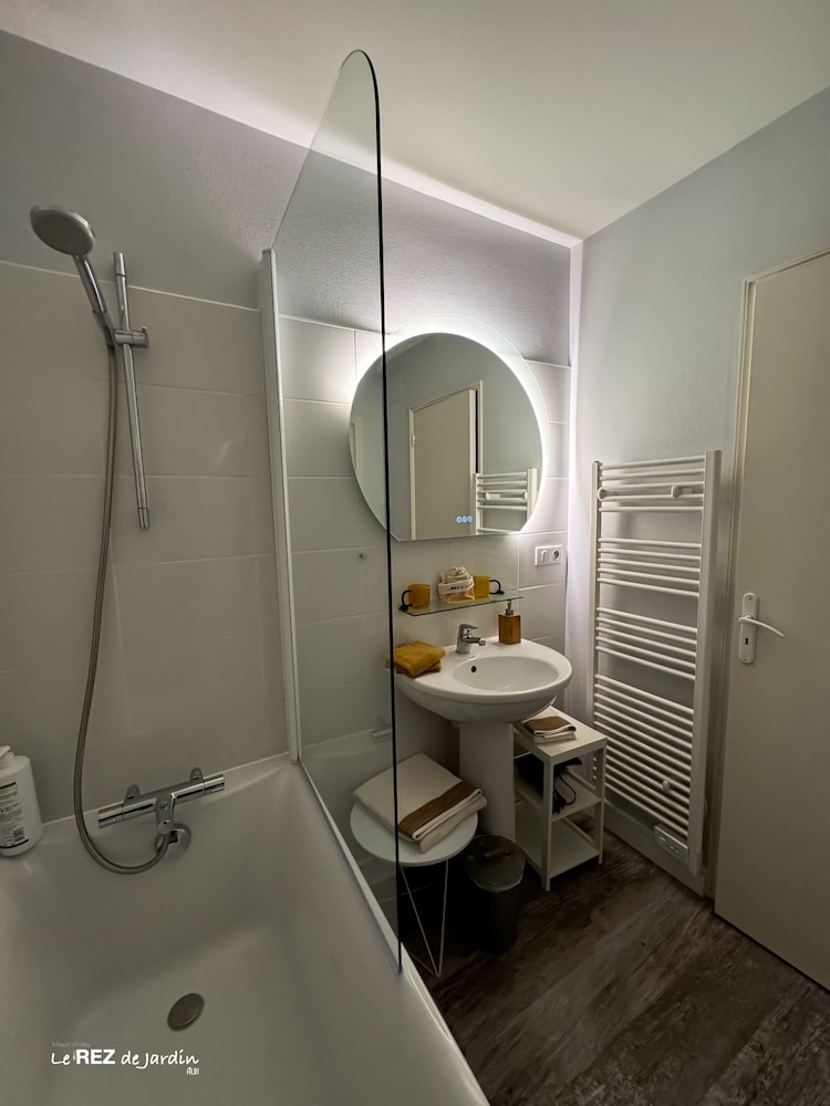 Panoramic Double Room, Private Bathroom, Garden View - Photo 6