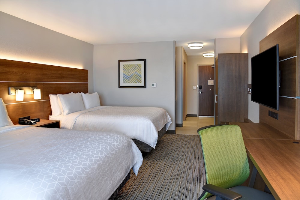 Suite, 2 Queen Beds, Accessible (Communications, Living Area) - Photo 3