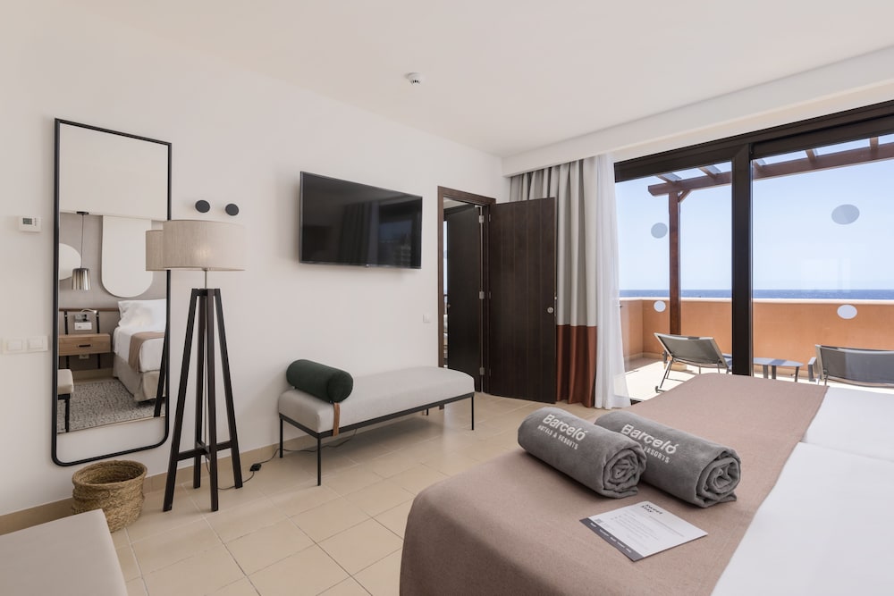 Deluxe Suite, Sea View (2 adults + 1 child)