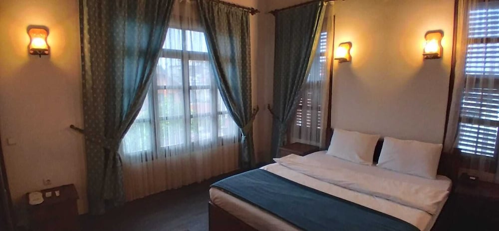 Standard Double or Twin Room photo 1