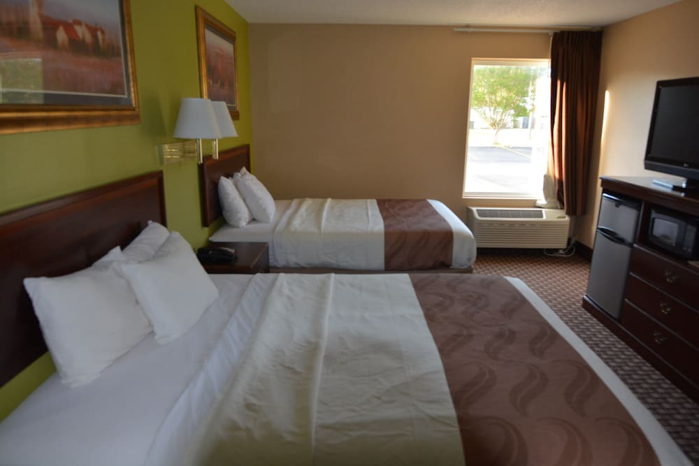 Room, 2 Queen Beds - Photo 9