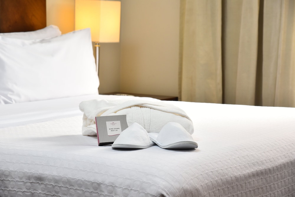 Suite, 1 King Bed - Photo 2