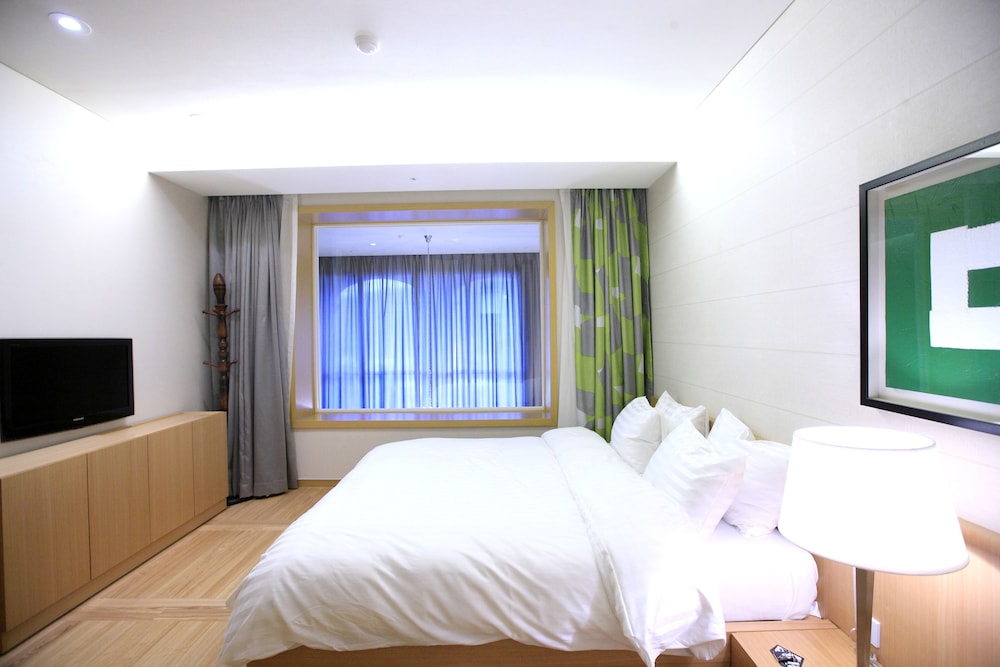 Royal Suite Deluxe Duplex (Kitchen/Park View/Bed) photo 3