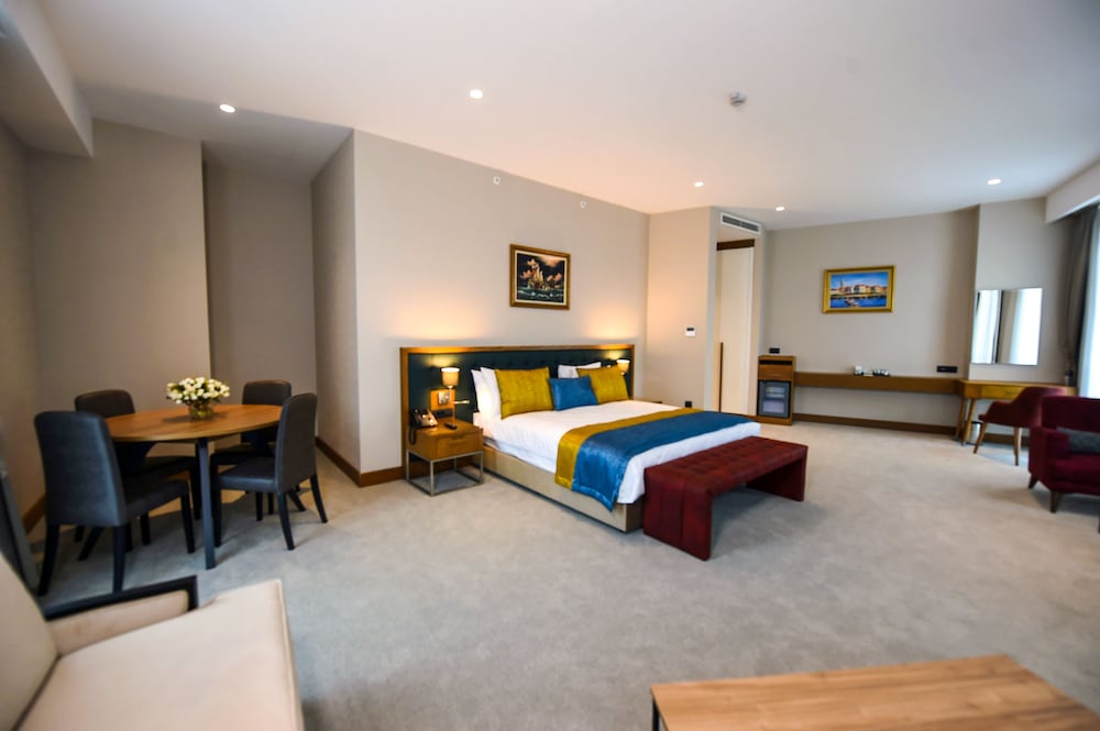 Junior Double Room, 1 Bedroom, City View photo 3