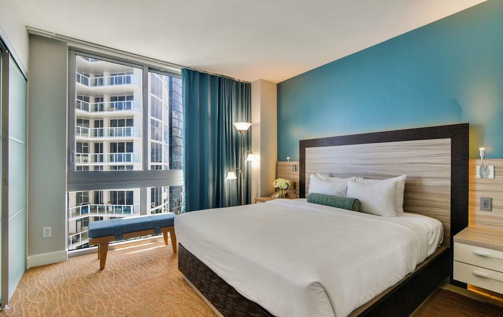 Suite, 1 Bedroom - Photo 2