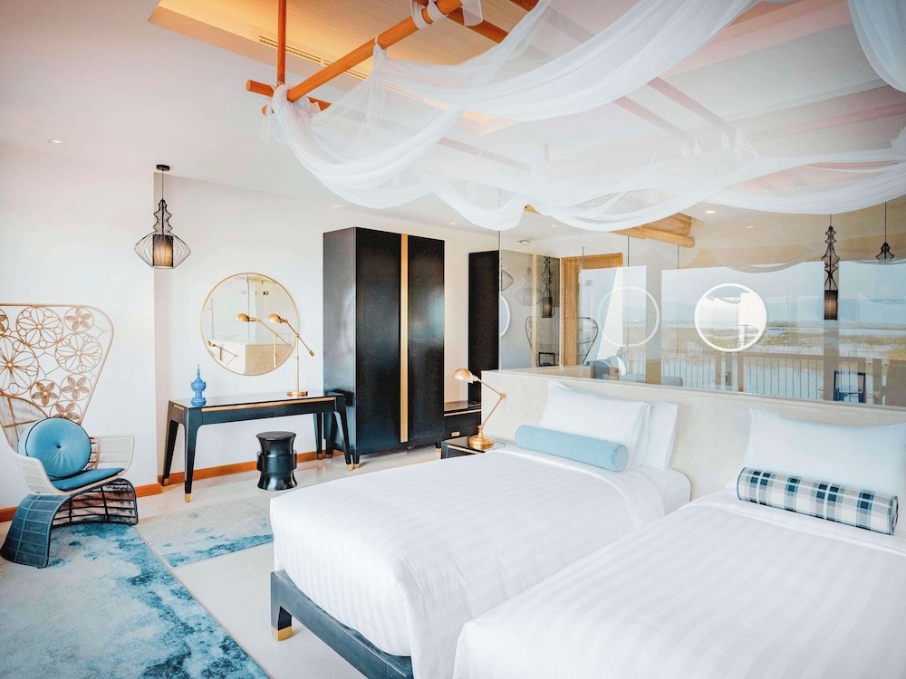 Junior Suite, 2 Twin Beds, Lake View