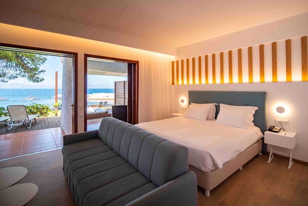 Executive Suite, Hot Tub (Junior)