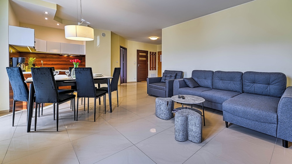 Apartment (237)