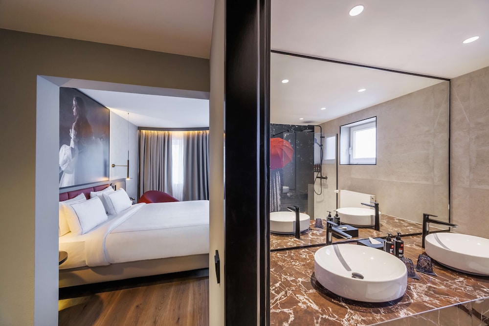 Junior Suite, 1 Double Bed with Sofa bed - Photo 2